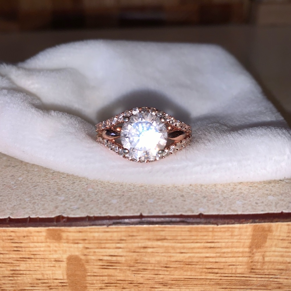 Montana Silversmiths ladies rose gold ring, size 9